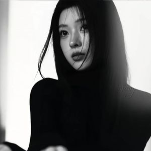 体育生爽擼又大又粗的雞巴自慰
