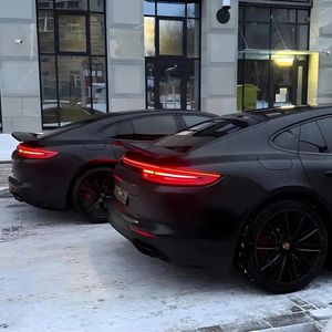 体育生爽擼又大又粗的雞巴自慰
