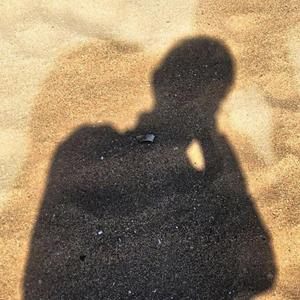 体育生爽擼又大又粗的雞巴自慰
