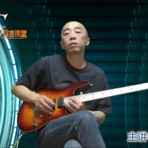 体育生爽擼又大又粗的雞巴自慰
